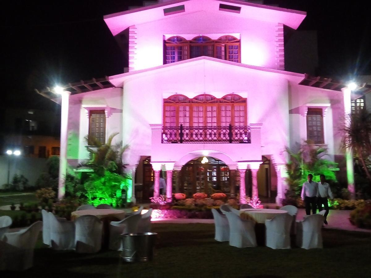 Celebration Hotel And Resort Rewa Exteriör bild